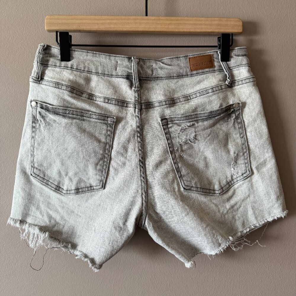 Women's L Judy Blue Gray Distressed Jean Shorts - Picture 3 of 6